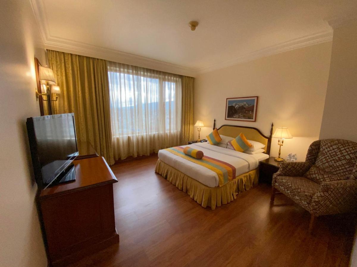 The Everest Hotel Катманду Екстер'єр фото