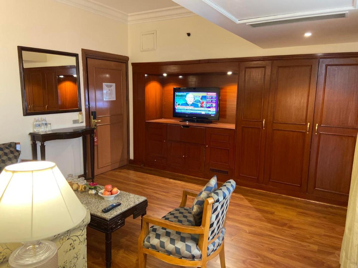 The Everest Hotel Катманду Екстер'єр фото