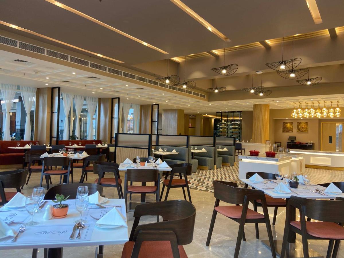 The Everest Hotel Катманду Екстер'єр фото