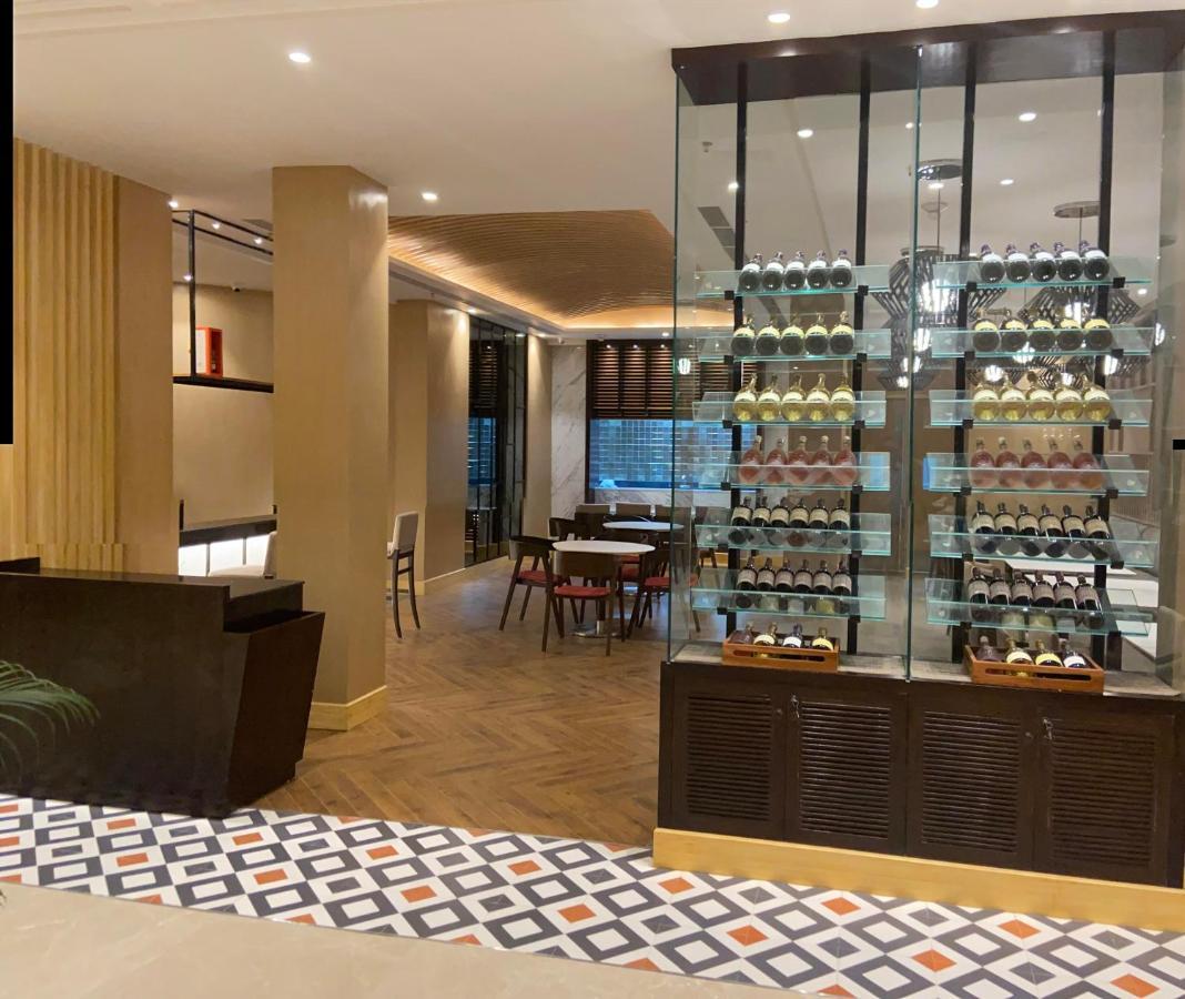 The Everest Hotel Катманду Екстер'єр фото