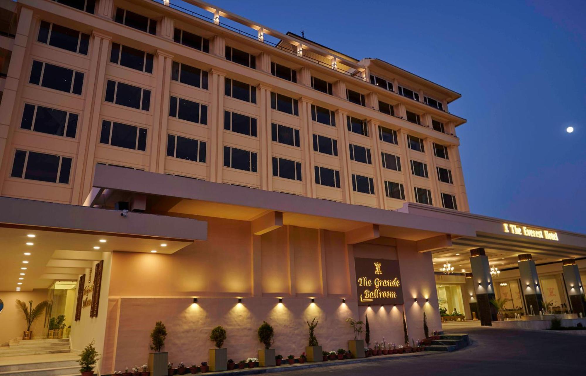 The Everest Hotel Катманду Екстер'єр фото
