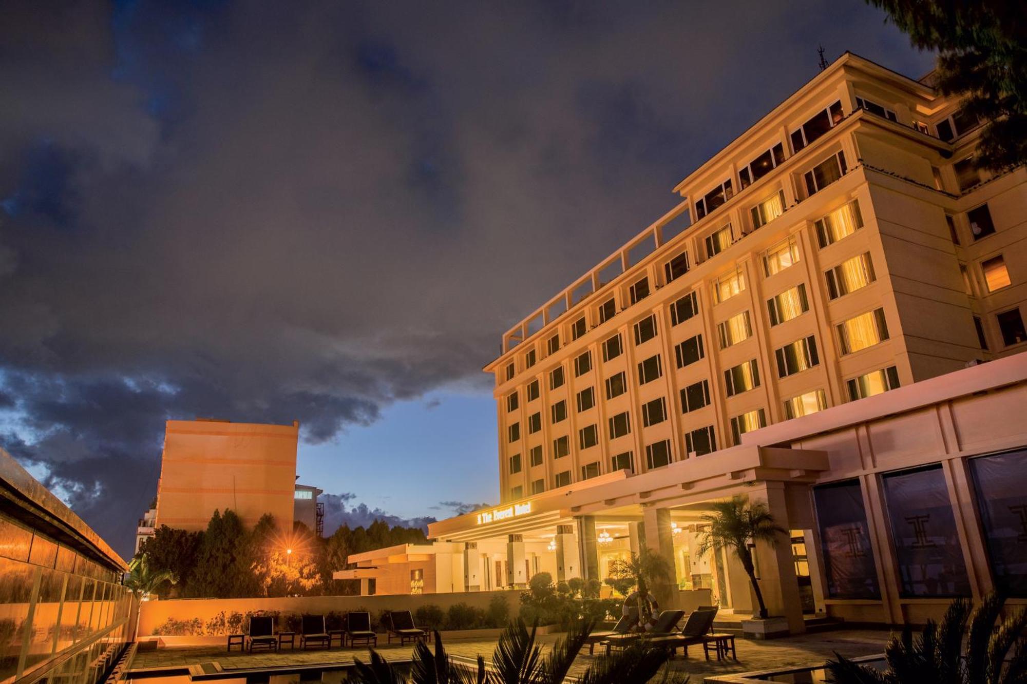 The Everest Hotel Катманду Екстер'єр фото