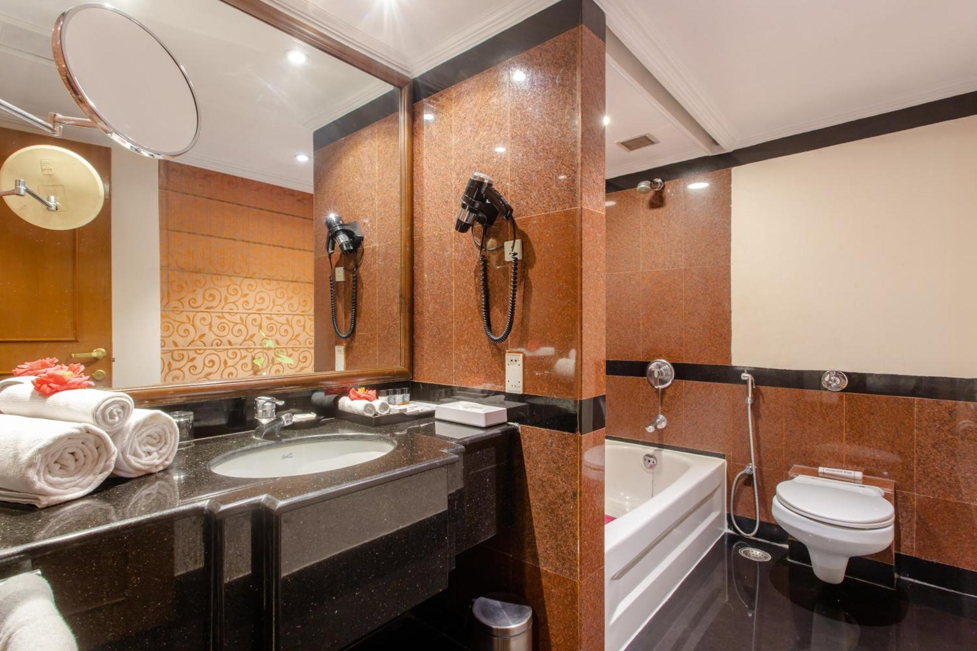 The Everest Hotel Катманду Екстер'єр фото
