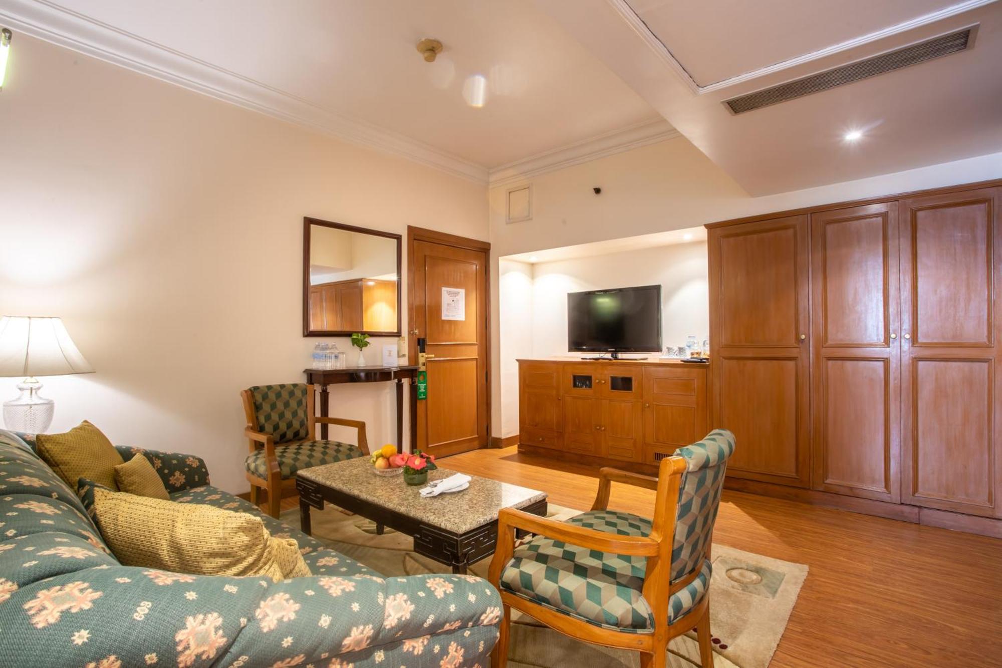 The Everest Hotel Катманду Екстер'єр фото