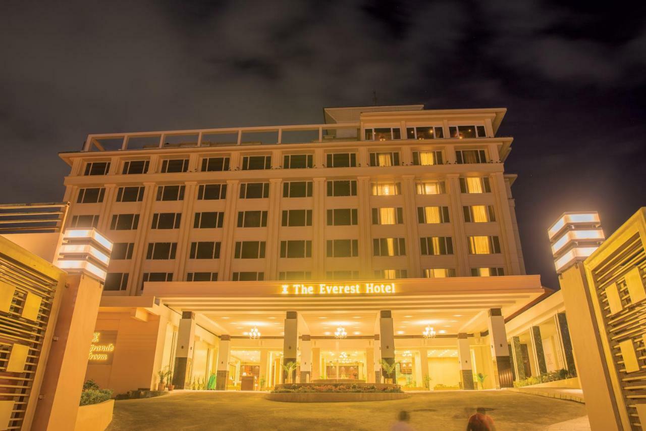 The Everest Hotel Катманду Екстер'єр фото