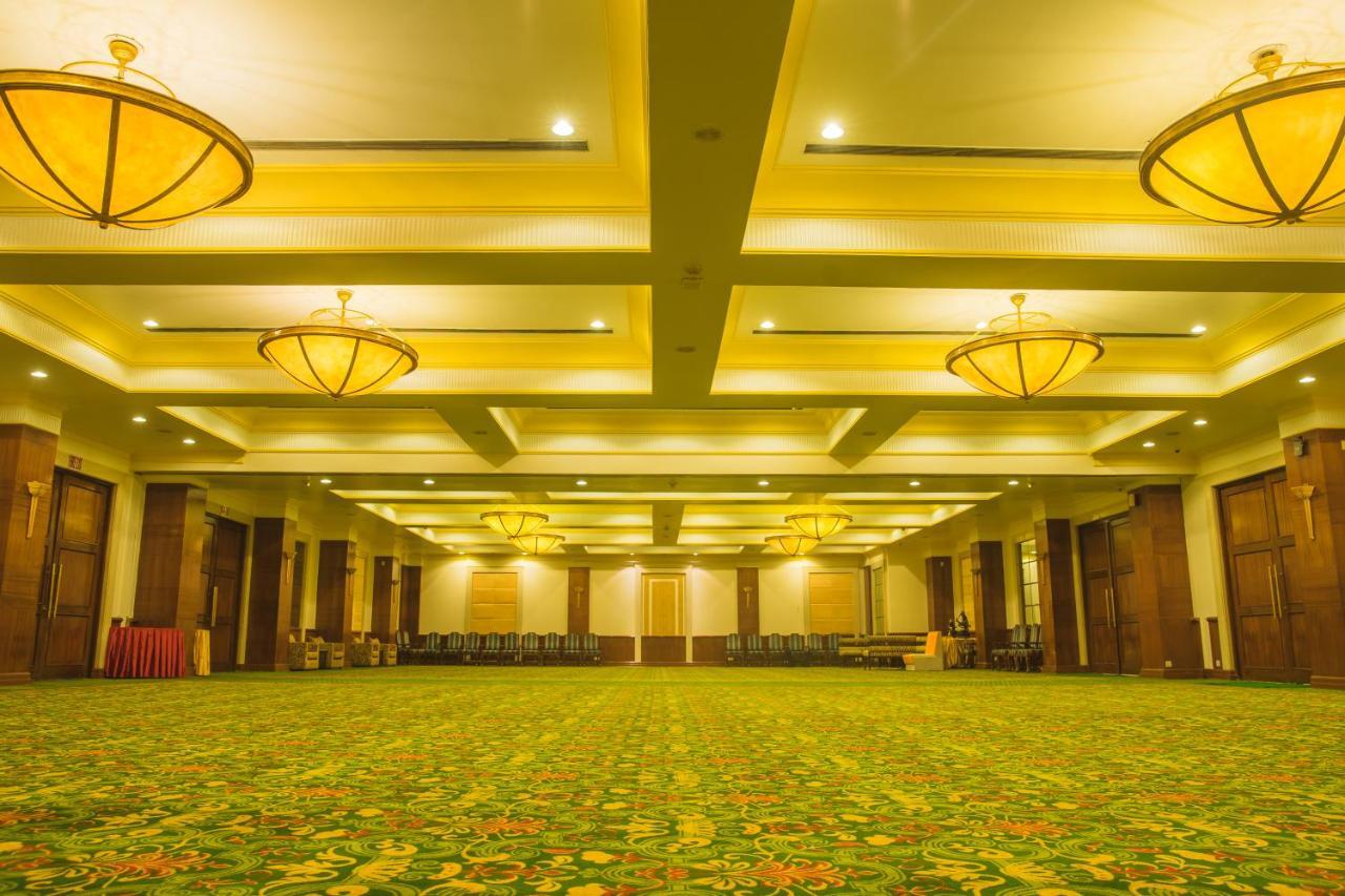 The Everest Hotel Катманду Екстер'єр фото