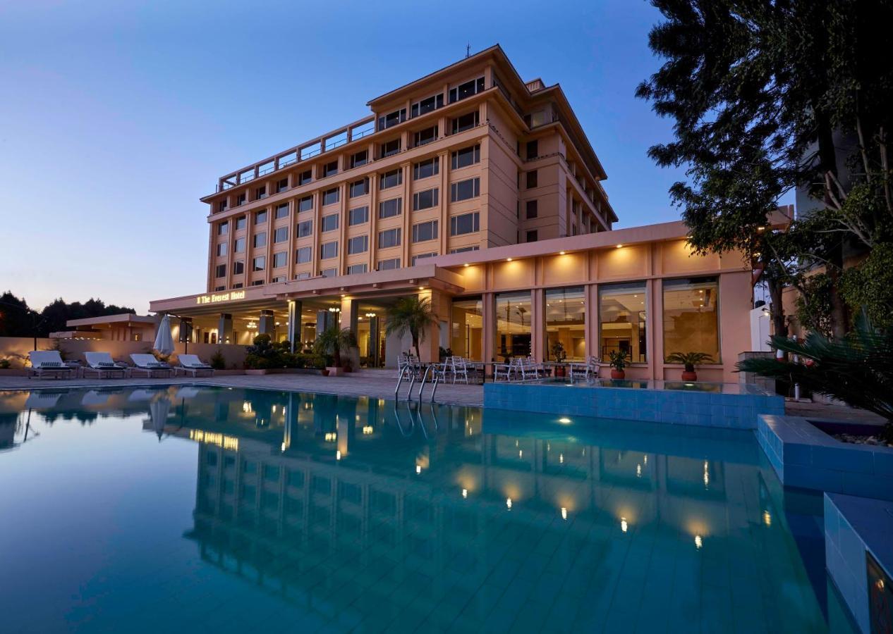 The Everest Hotel Катманду Екстер'єр фото
