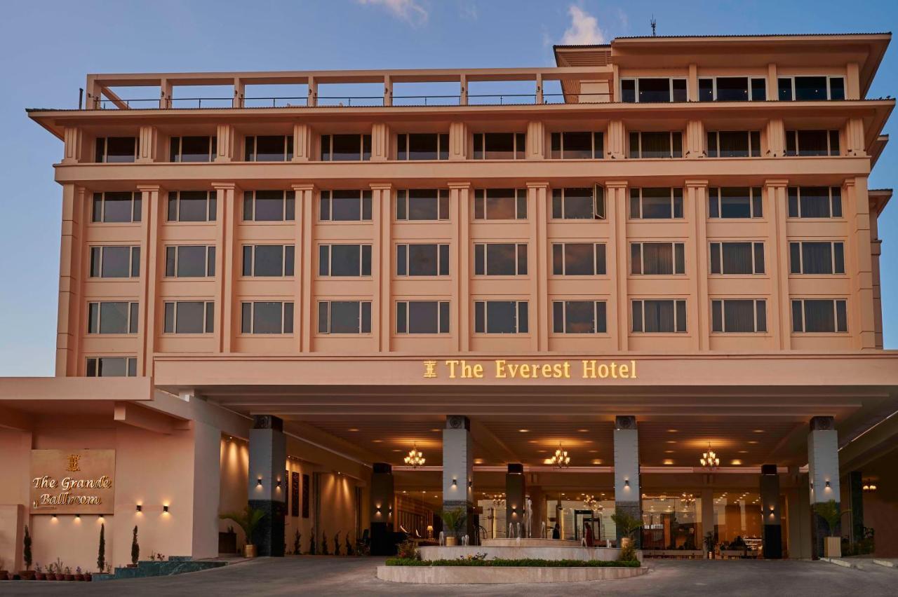 The Everest Hotel Катманду Екстер'єр фото