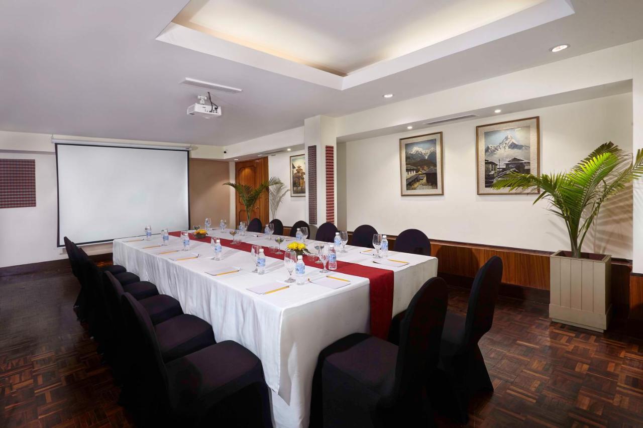 The Everest Hotel Катманду Екстер'єр фото
